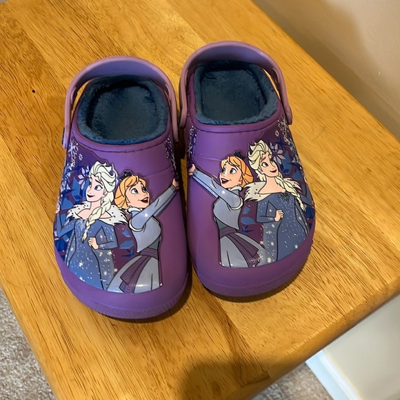 CROCS Other - Crocs Disney Frozen lined size 2